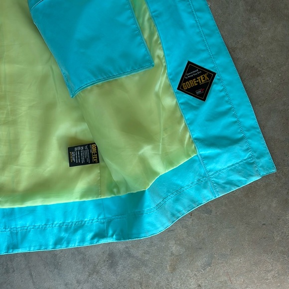 Lilly Pulitzer Gore-Tex Raincoat - Bright Blue - Women’s Size M - Picture 6 of 6